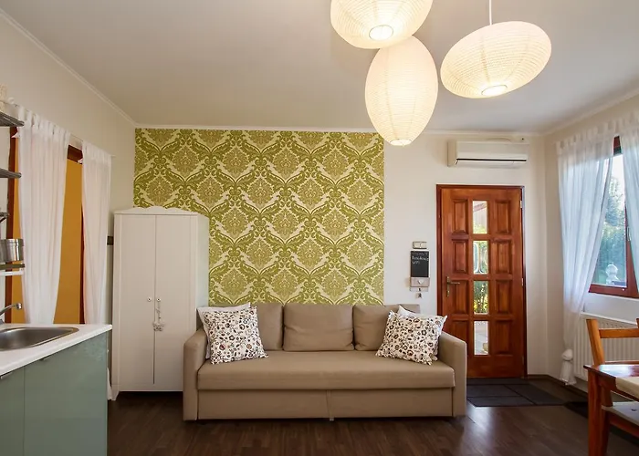 Апартаменты Elmenykoezpont Веленце