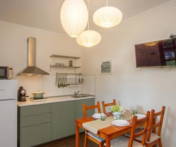 Elmenykoezpont Appartement *