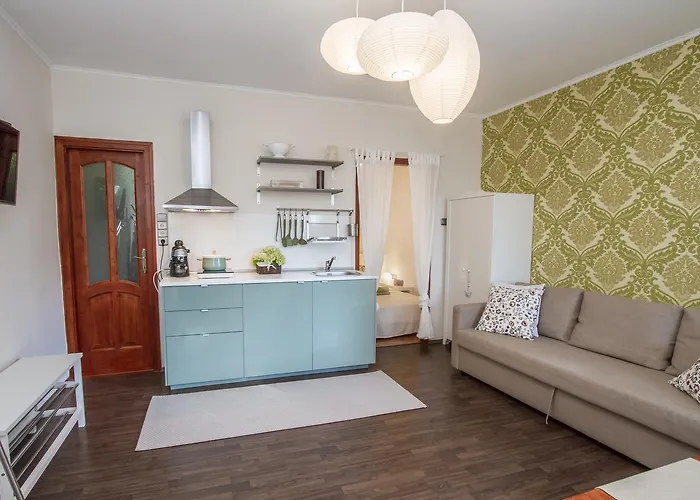 Elmenykoezpont Appartement Velence