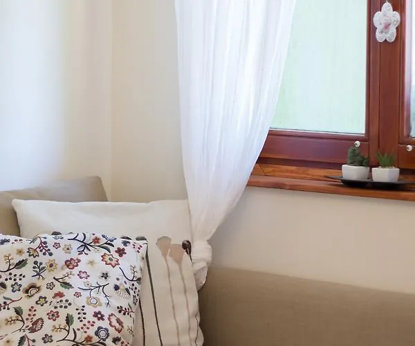 Апартаменты Elmenykoezpont Веленце