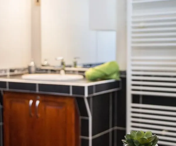 Elmenykoezpont Веленце